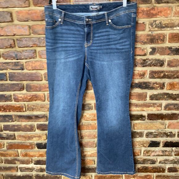 Torrid Rainstorm Dark Wash Blue Denim Luxe Slim Boot Cut Jeans Women's Size 18 - Picture 2 of 7